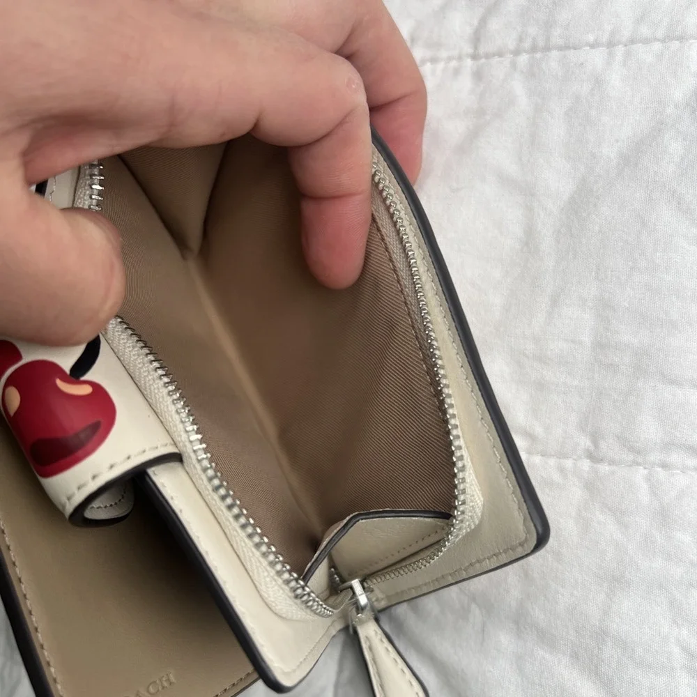 COACH CZ762 Women's Medium Corner Zip Wallet With Cherry ๐ Print Smooth Leather - Picture 4 of 10